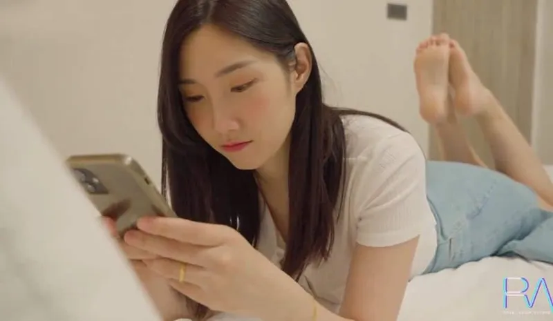 Xinh đẹp nhưng vẫn bị anh xã ngoại tình, cô vợ buồn tình cho anh giao hàng chịch luôn